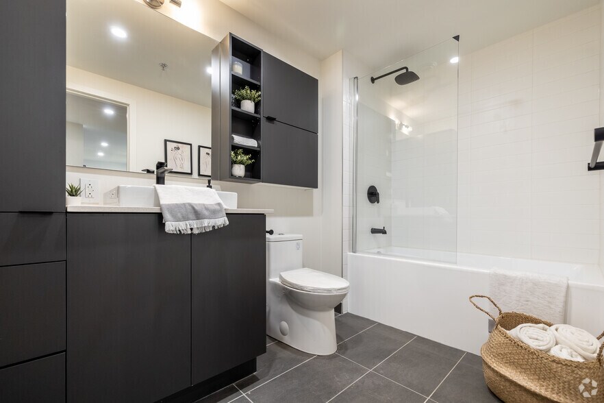 More Photos Of 2350 Rue Saint-Patrick, Montréal Apartments For Lease