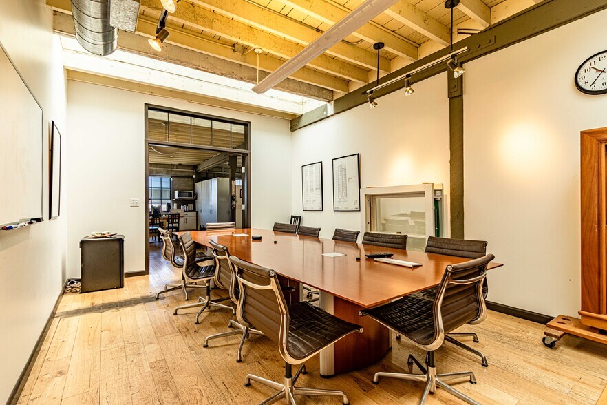 More Photos Of 329-331 Jefferson St, Oakland Office For Lease