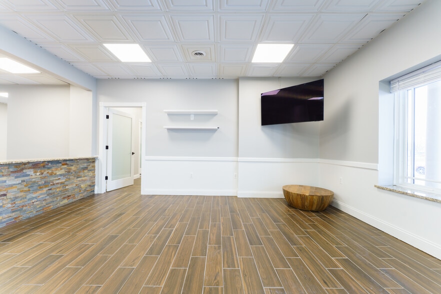 More Photos Of 315 W North St, Brighton Medical For Lease