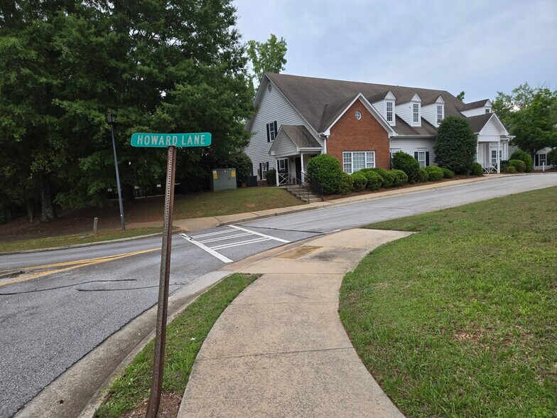 More Photos Of 140 Howard Ln, Fayetteville Office For Sale