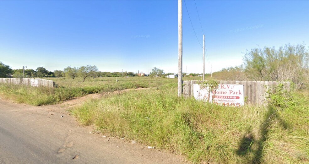 More Photos Of 1411 S Pecan, Pearsall Trailer Camper Park For Sale