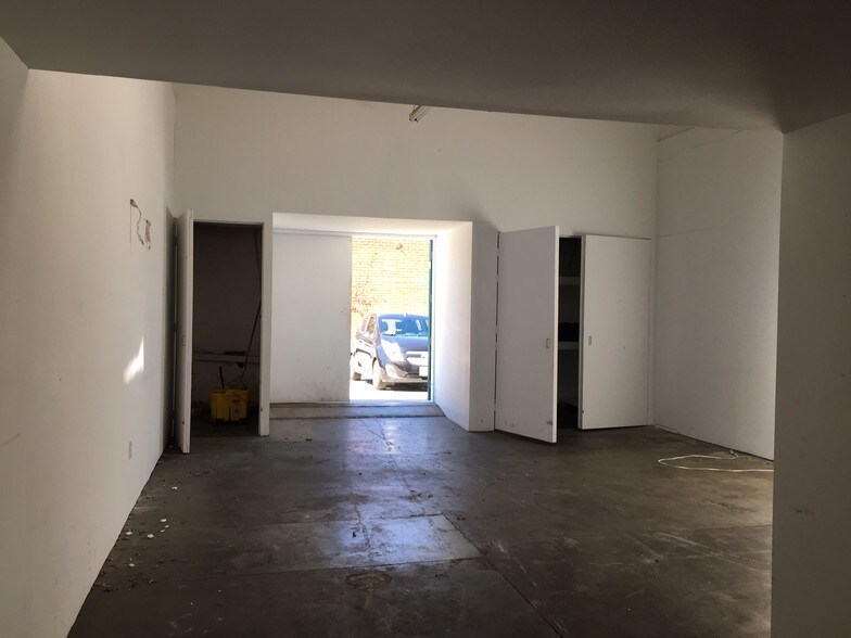 More Photos Of 4505 W Jefferson Blvd, Los Angeles Warehouse For Lease