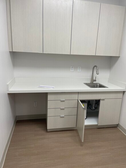 More Photos Of 318 Seaboard Ln, Franklin Unknown For Lease