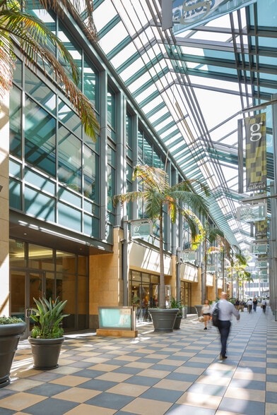 More Photos Of 15301 Ventura Blvd, Sherman Oaks Unknown For Lease