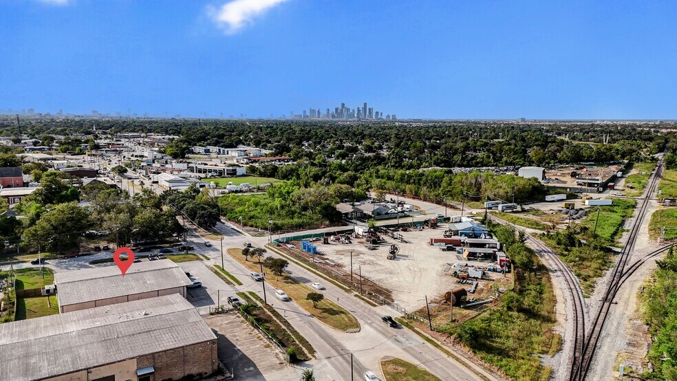 More Photos Of 7510 Lawndale St, Houston Warehouse For Sale