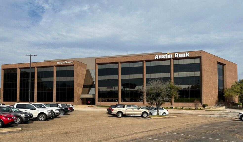 More Photos Of 911 W Loop 281, Longview Office For Lease
