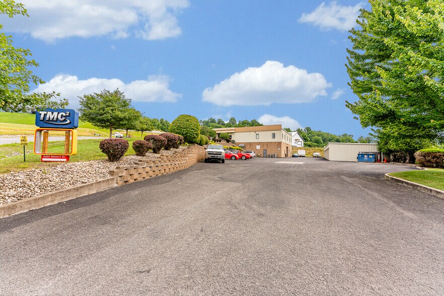 More Photos Of 2050 Winners Dr, Fairmont Auto Repair For Sale