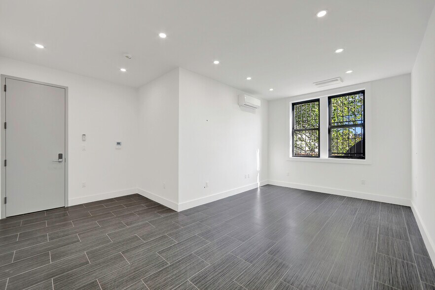 More Photos Of 31-53 Steinway St, Astoria Storefront Retail Office For Sale