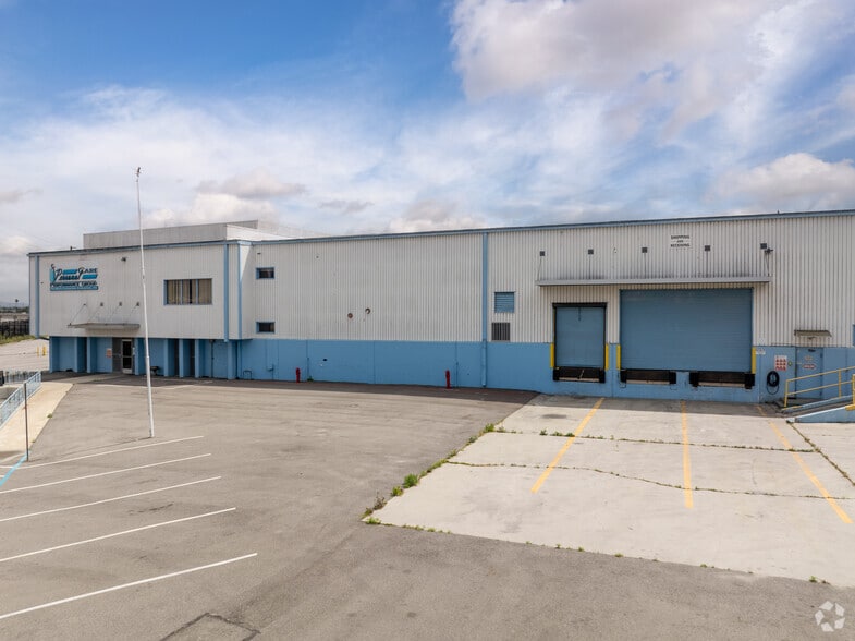 More Photos Of 13290 E Daum Dr, City of Industry Manufacturing For Sale