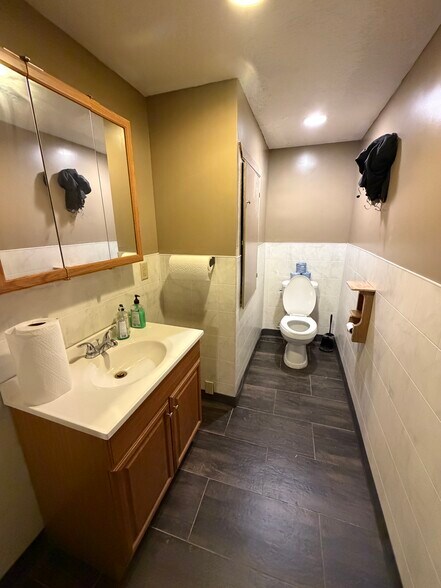 More Photos Of 816 N Milan St, Canal Fulton Warehouse For Sale
