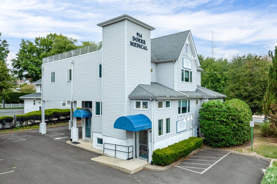 Primary Photo Of 914 Clifton Ave, Clifton Medical For Sale