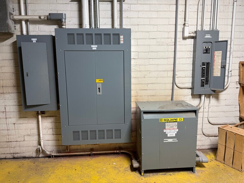 More Photos Of 1410-1414 Trinity Ave, High Point Warehouse For Lease