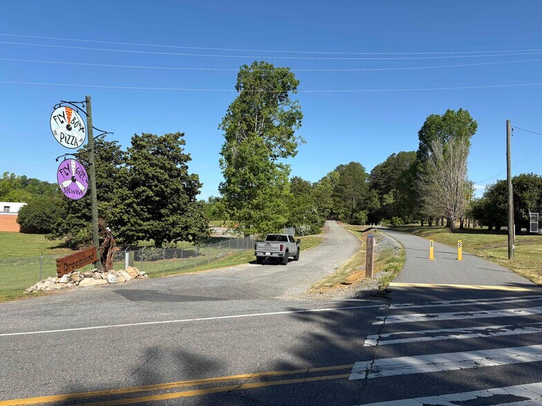 More Photos Of 192 Fashion Cir, Rutherfordton General Retail For Sale