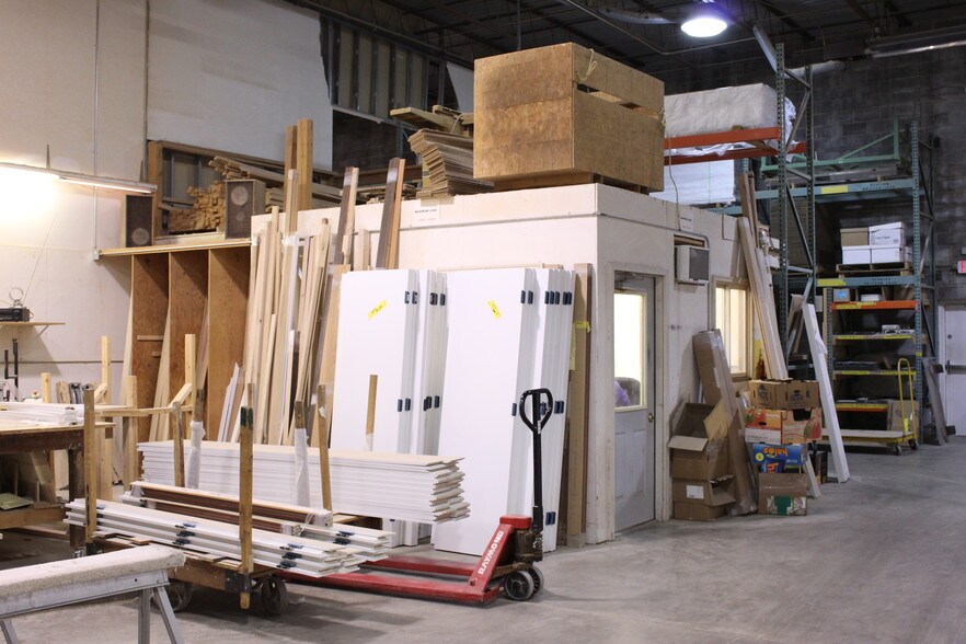 More Photos Of 3320 Terminal Dr, Eagan Distribution For Sale