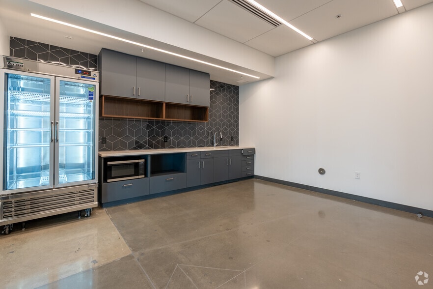 More Photos Of 12772 San Fernando Rd, Sylmar Warehouse For Sale