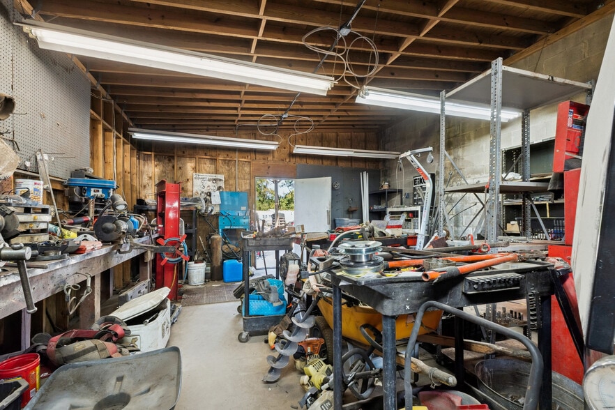 More Photos Of 1304 W 19th St, Panama City Auto Repair For Sale