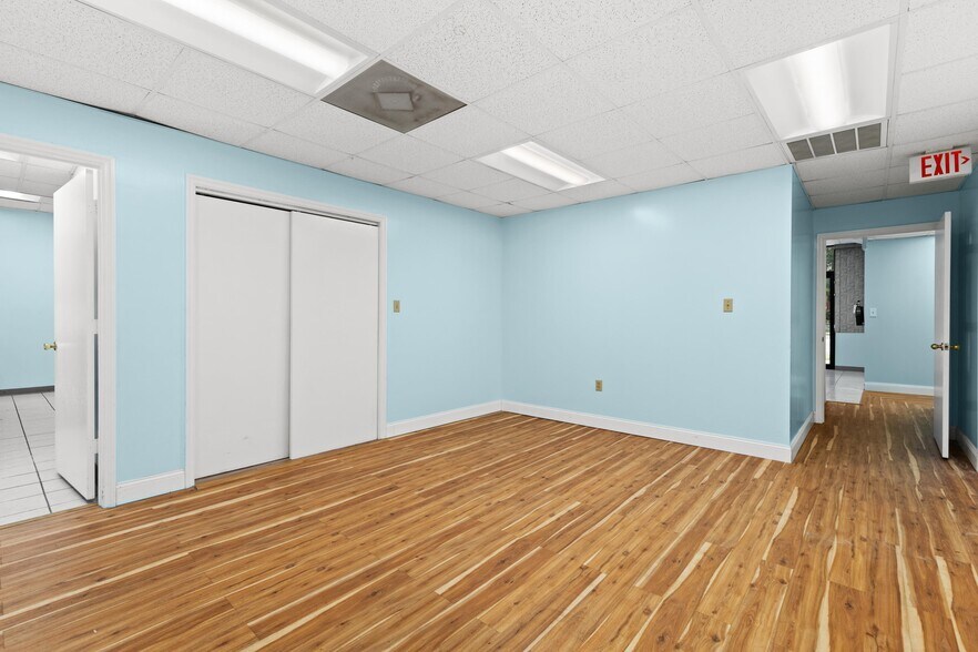 More Photos Of 215 Bullard Pky, Tampa Office For Sale