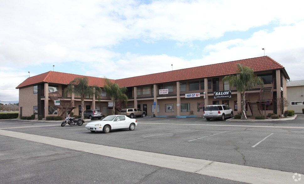 More Photos Of 43613 Ca-74, Hemet Unknown For Lease