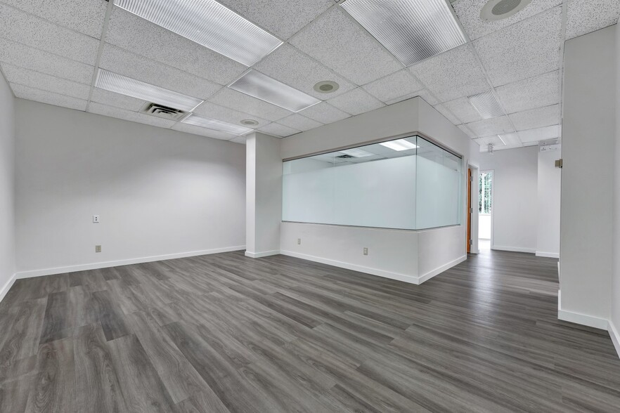 Primary Photo Of 11861 88 Av, Delta Office For Lease