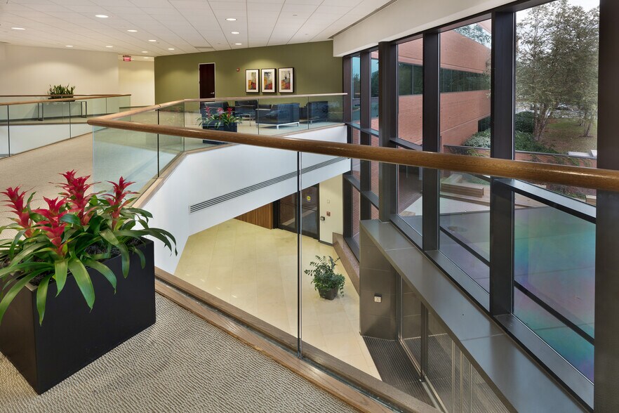 More Photos Of 14200 Park Meadow Dr, Chantilly Office For Lease