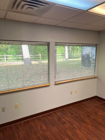 More Photos Of 411 W Lake Lansing Rd, East Lansing Unknown For Lease