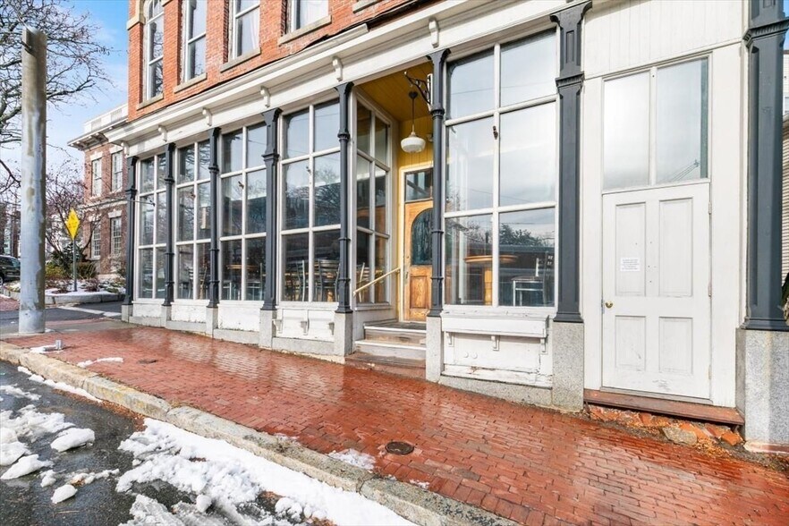 More Photos Of 11 Elm St, Amesbury Apartments For Lease