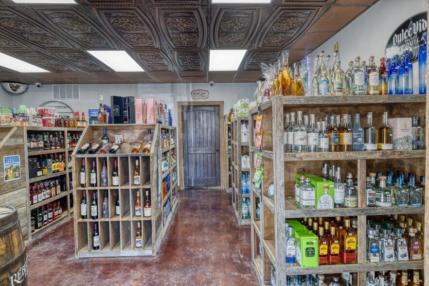 More Photos Of 49 Encino Dr, Concan Convenience Store For Sale