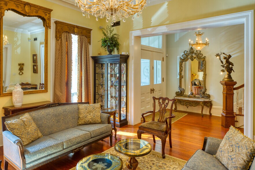 More Photos Of 14 E Taylor St, Savannah Specialty For Sale