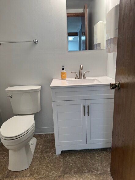 More Photos Of 7301 W Jefferson Blvd, Fort Wayne Office For Lease