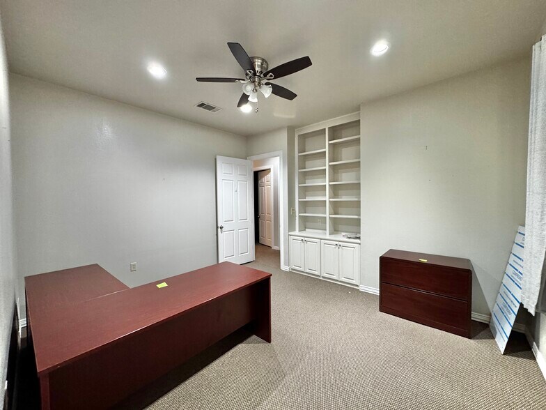 More Photos Of 702 Hunters Row Ct, Mansfield Office For Lease