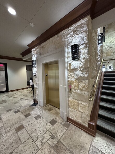 More Photos Of 335 E Sonterra Blvd, San Antonio Medical For Lease