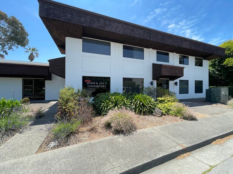More Photos Of 4 Commercial Blvd, Novato Manufacturing For Lease