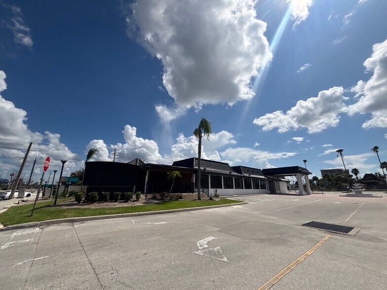 More Photos Of 7500 International Dr, Orlando General Retail For Sale