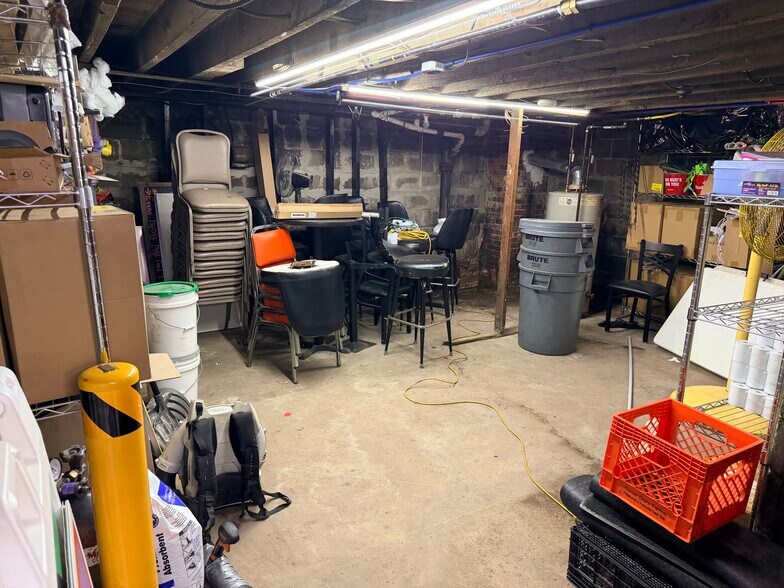 More Photos Of 46 S Leavitt Rd, Leavittsburg Bar For Sale