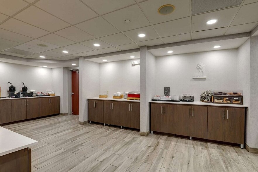More Photos Of 5723 Heritage Crossing Dr, Glen Carbon Hotel For Sale