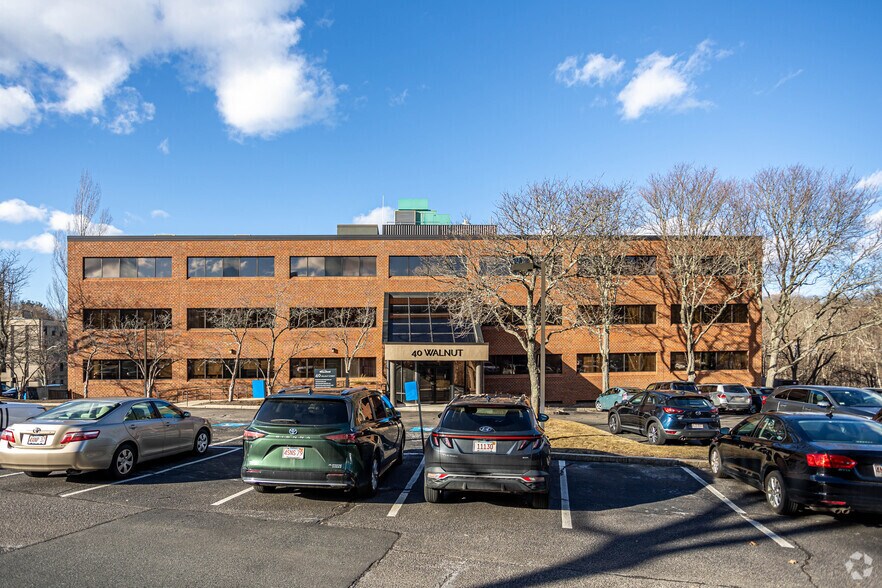 More Photos Of 40 Walnut St, Wellesley Office For Lease