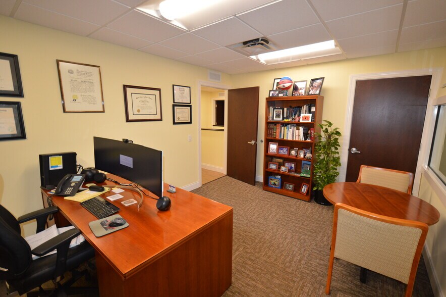 More Photos Of 1232-1238 N University Dr, Plantation Office For Lease