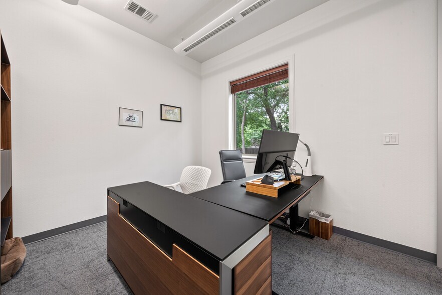 More Photos Of 2500 W William Cannon Dr, Austin Loft Creative Space For Sale