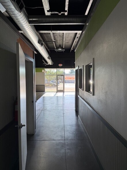 More Photos Of 2737 Lancaster Dr NE, Salem Freestanding For Lease