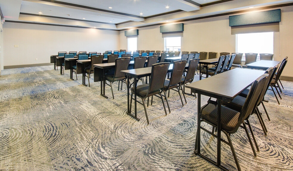More Photos Of 4617 7th St, Bay City Hotel For Sale