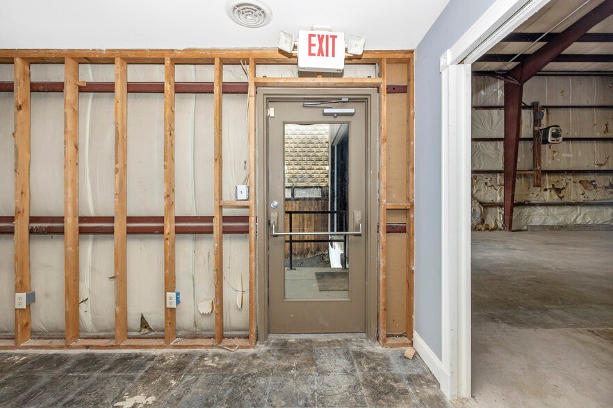 More Photos Of 329 E 2nd St, Frederick Warehouse For Lease