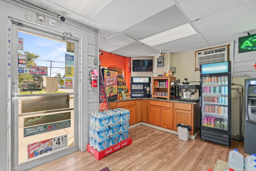 More Photos Of 401 N Main St, Polk General Retail For Sale