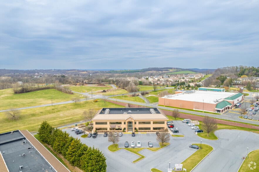 More Photos Of 2213 Quarry Dr, West Lawn Office For Lease