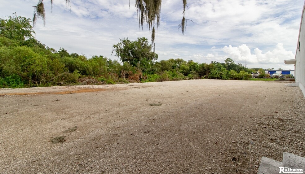 More Photos Of 3310 Reynolds Rd, Lakeland Warehouse For Lease