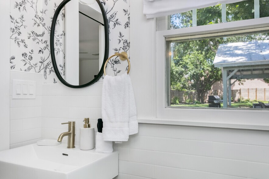More Photos Of 508 N Orange St, Fredericksburg Specialty For Sale