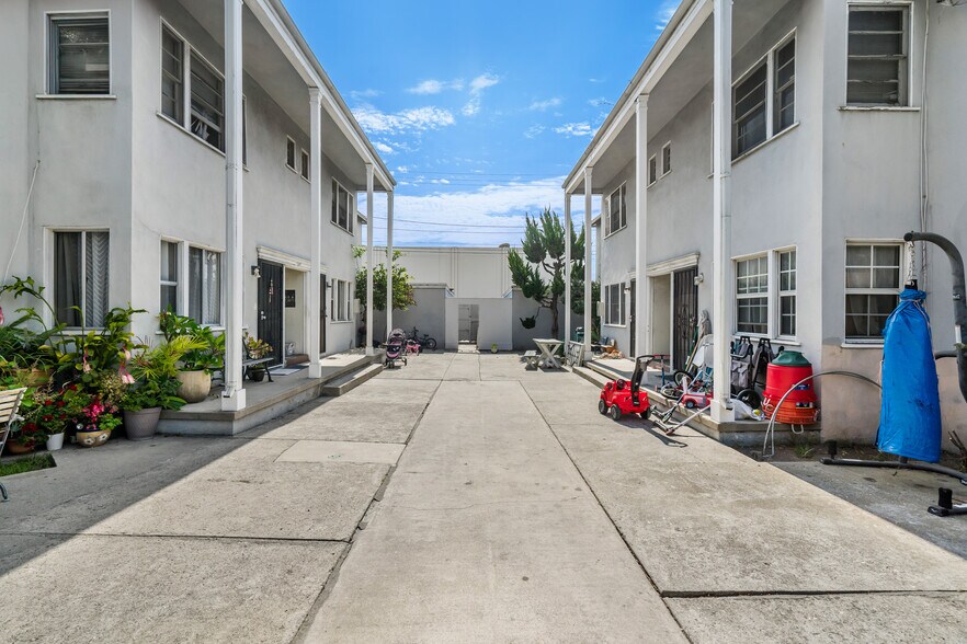 More Photos Of 12320 Washington Pl, Los Angeles Apartments For Sale