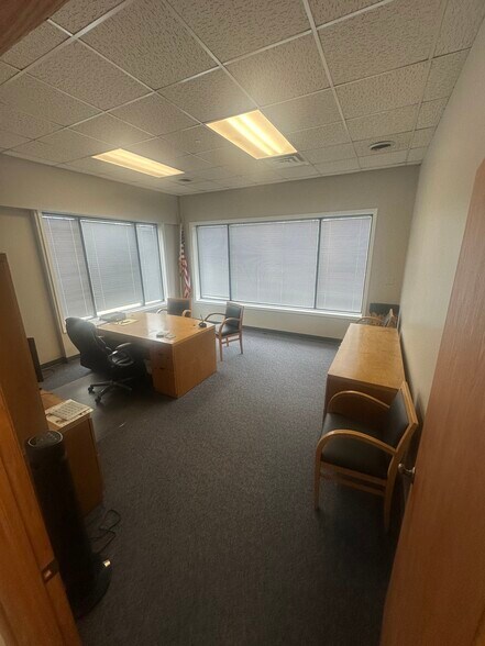 More Photos Of 3505 N 48th St, Lincoln Light Distribution For Lease