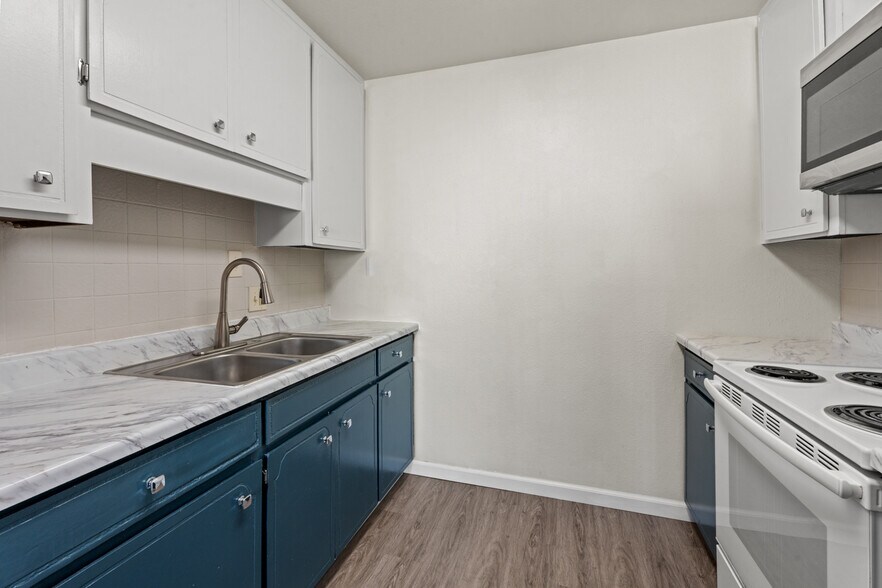 More Photos Of 2020 S Dora St, Ukiah Apartments For Sale