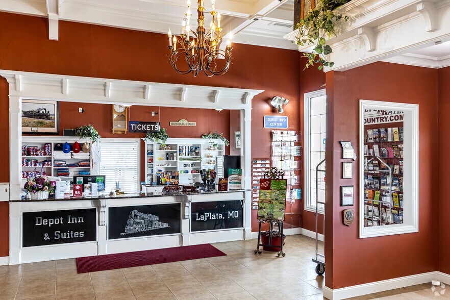 More Photos Of 1245 N Brown St, La Plata Hotel For Sale
