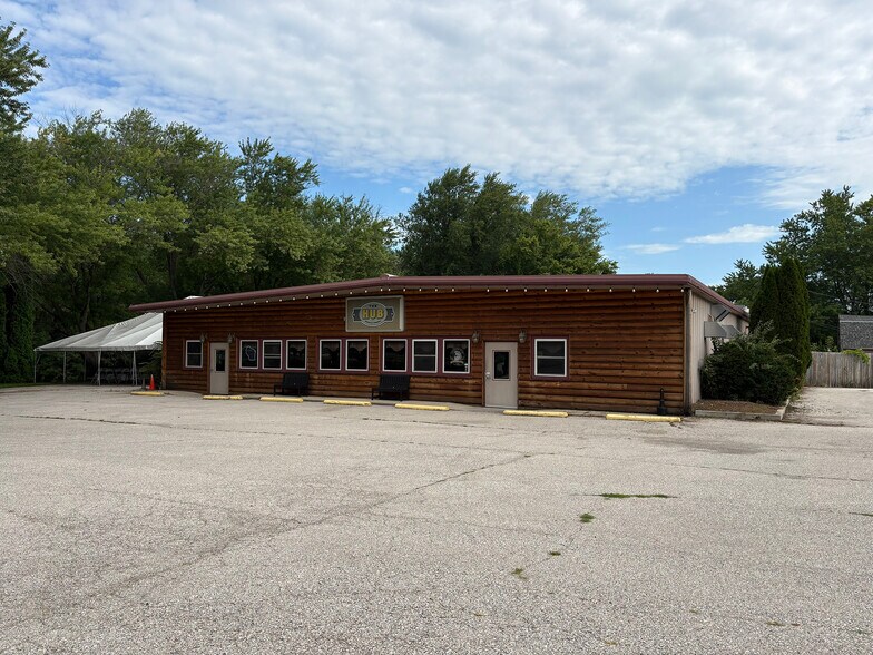 Primary Photo Of 1814 Washington Ave, Cedarburg Restaurant For Sale